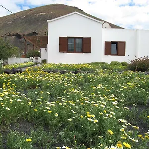 https://casa-montana-de-tahiche.in-canary-islands.com